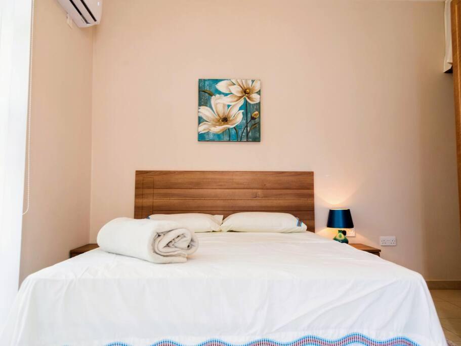 Sea Views Apartment-Wifi-Sleep 5 Marsaskala Exterior photo